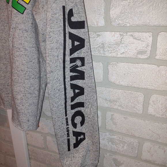 One Love Jamaican crop sweatshirt, medium, FINAL PRICE DROP ๐ง๐ง๐ง๐ง๐ง๐ง - Picture 3 of 6